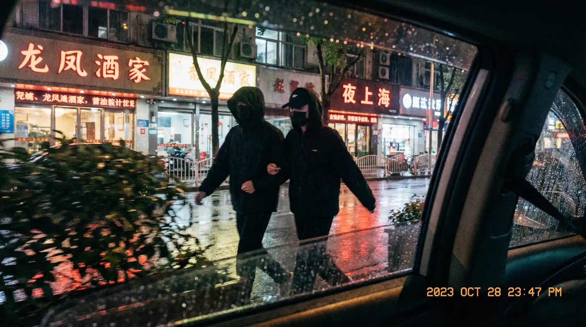 半岛在线体育网娱乐 - 顶流明星深夜密会现场抓拍照片